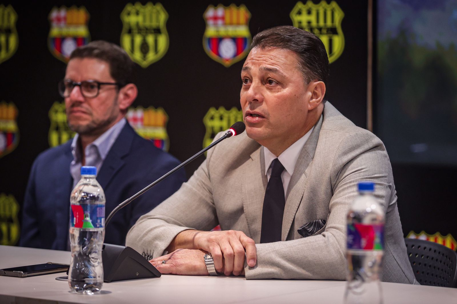 Carlos Alejandro Alfaro Moreno, presiente de Barcelona SC en rueda de prensa